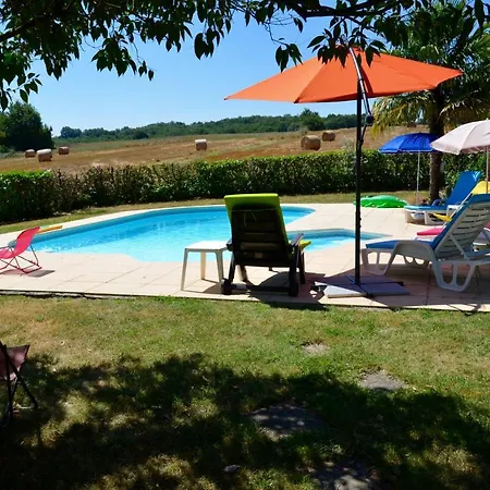 Peyrouteau, Bucolique. Hébergement de vacances Dému